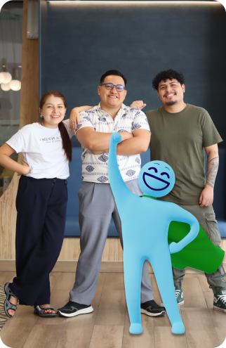 Equipo trabajando de pie